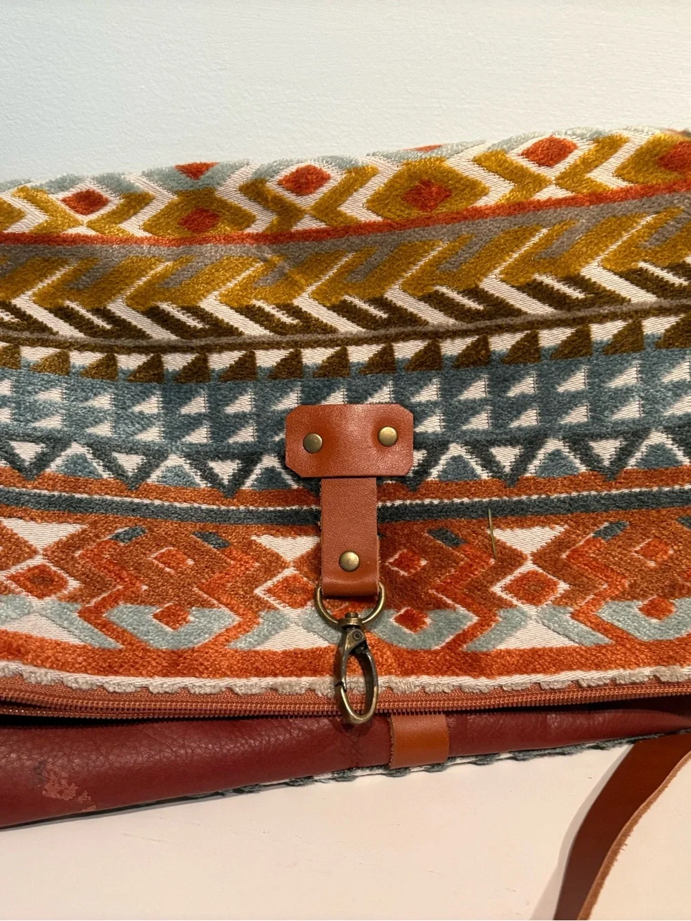 Atenti Tapestry & leather crossbody bag purse